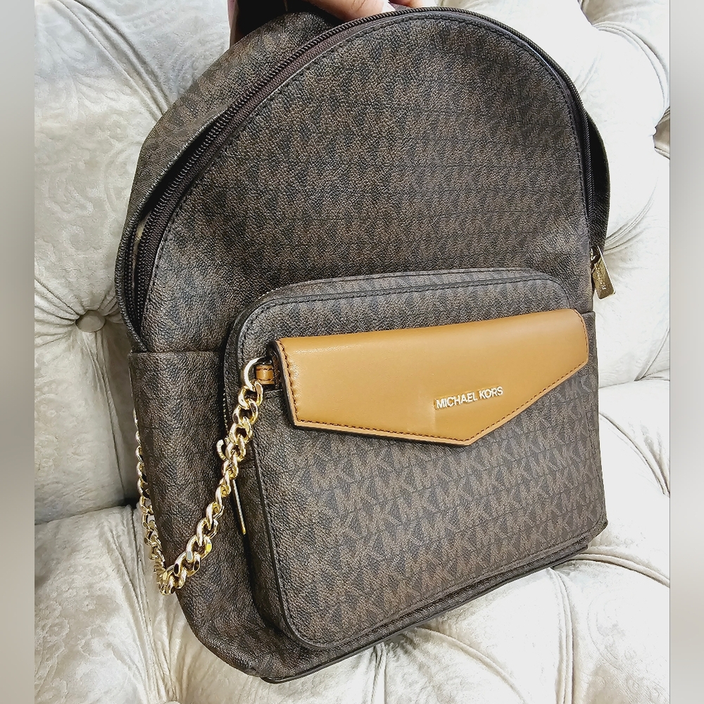 NEW MICHAEL KORS Maisie Medium Logo 2-in-1 Backpack - Picture 4 of 12